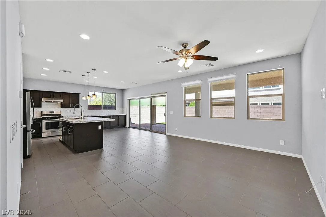272 Finsbury Court — photo 4