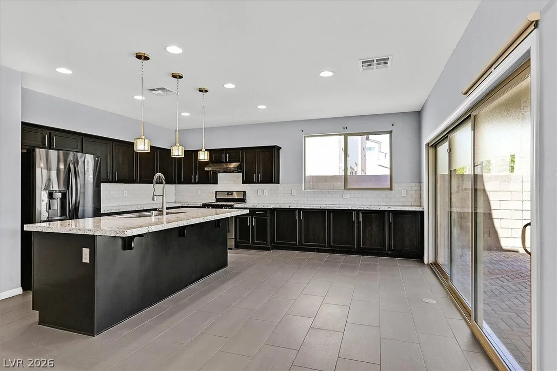 272 Finsbury Court — photo 5