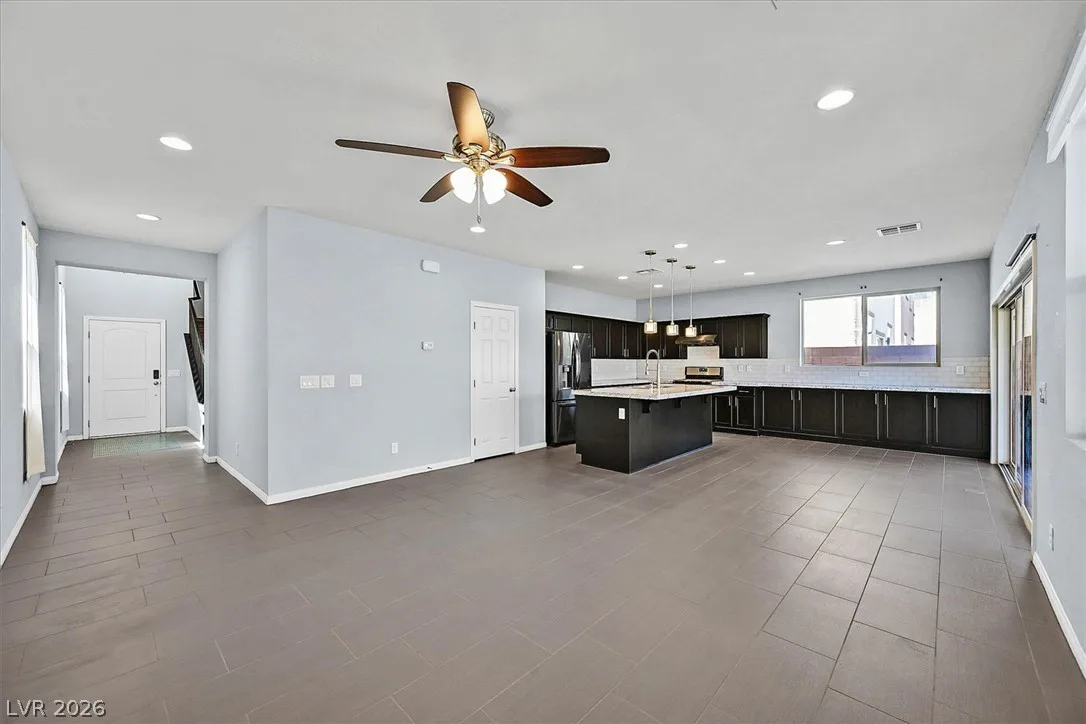 272 Finsbury Court — photo 3