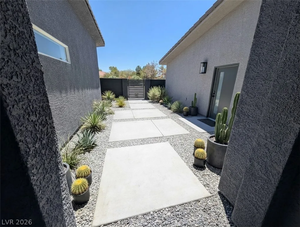 1330 Silver Peak — photo 2