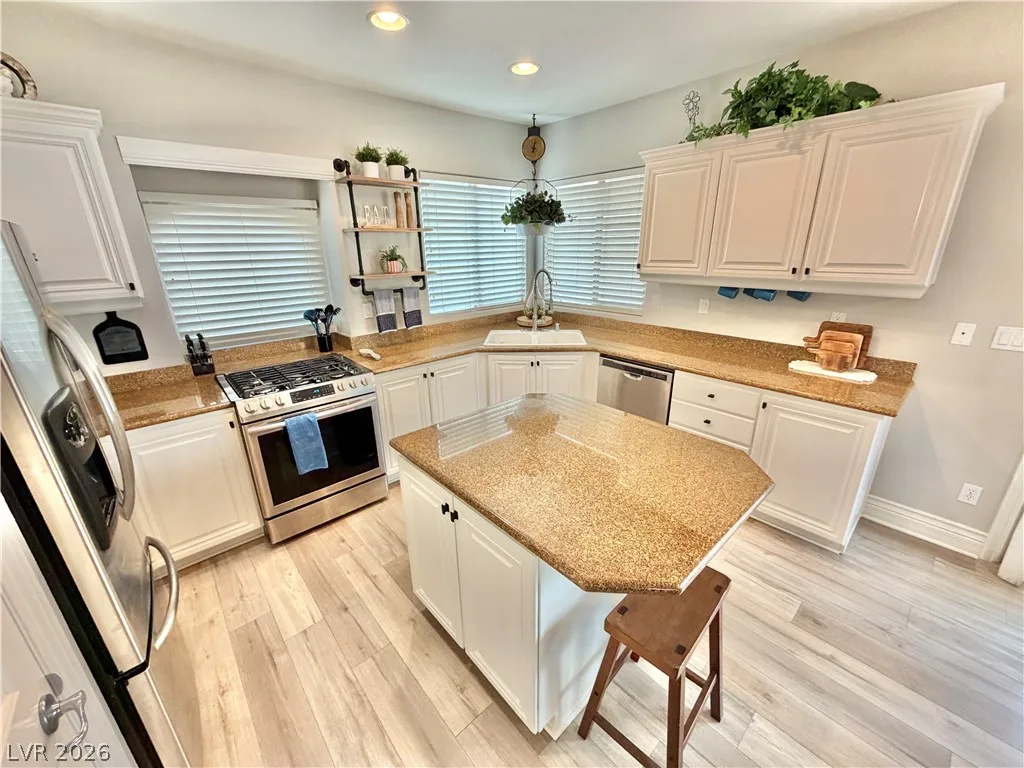 399 CENTER GREEN Drive — photo 1