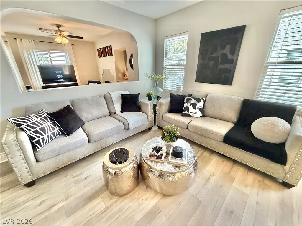 399 CENTER GREEN Drive — photo 4