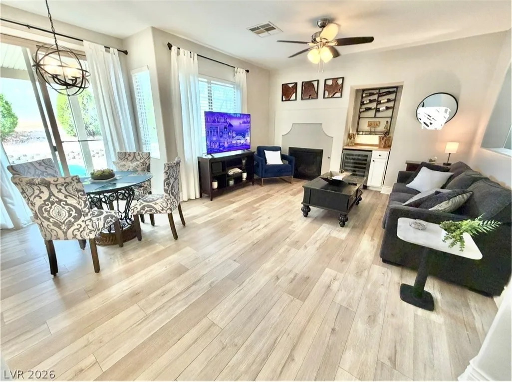 399 CENTER GREEN Drive — photo 5