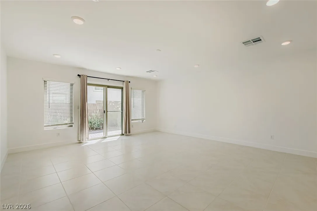 7966 Mountain Lilac Street — photo 4