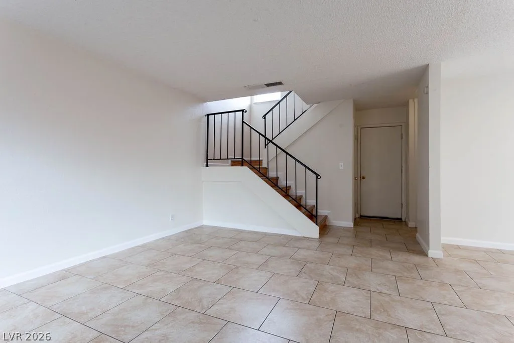 4362 Caliente Street 15 — photo 2