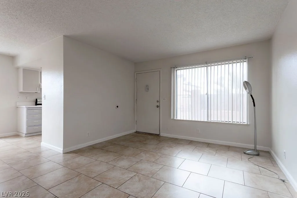 4362 Caliente Street 15 — photo 5