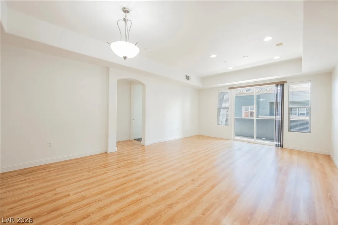 44 East Serene Avenue 402 — photo 5