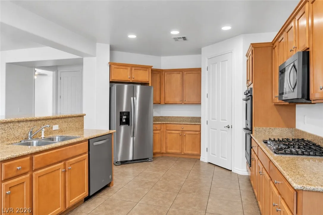 113 Peak Villa Avenue — photo 4