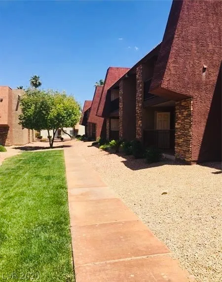 4941 River Glen Drive 7 — photo 1