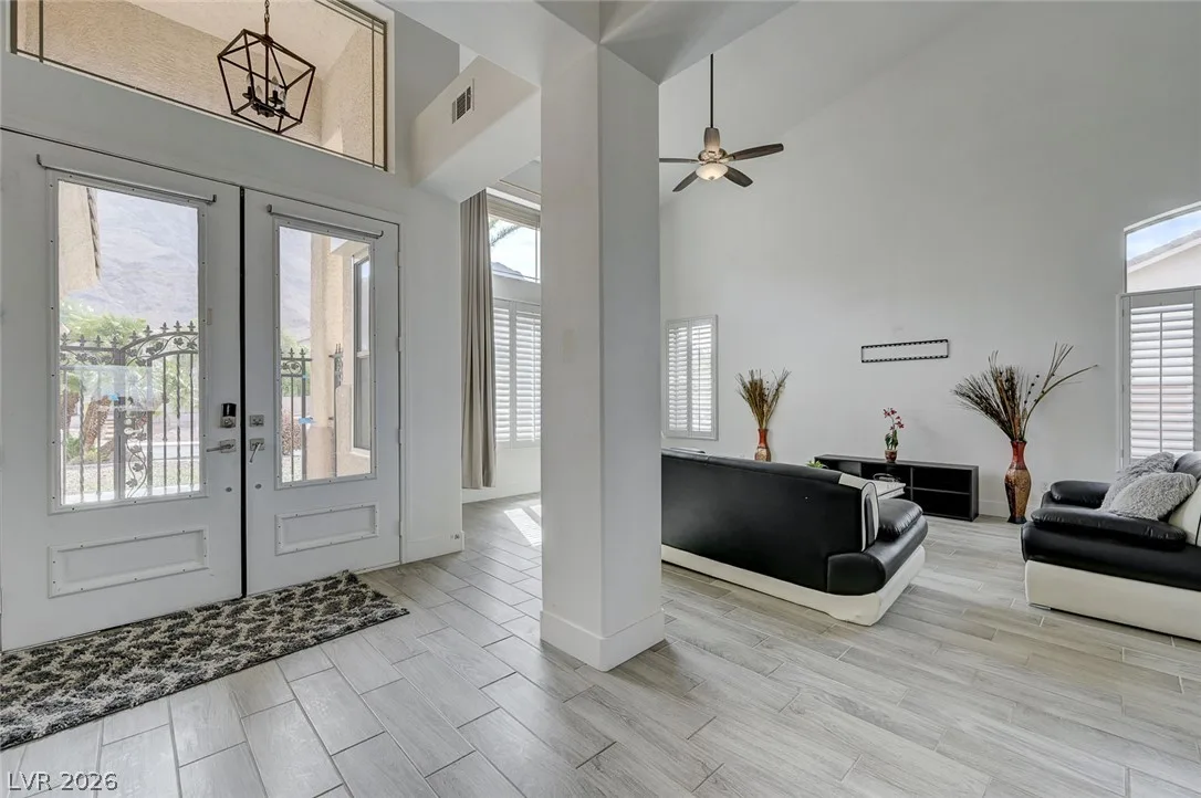 971 Temple View Drive — photo 2