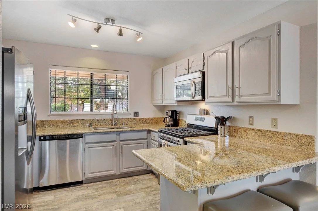 2851 VALLEY VIEW Boulevard 1016 — photo 1