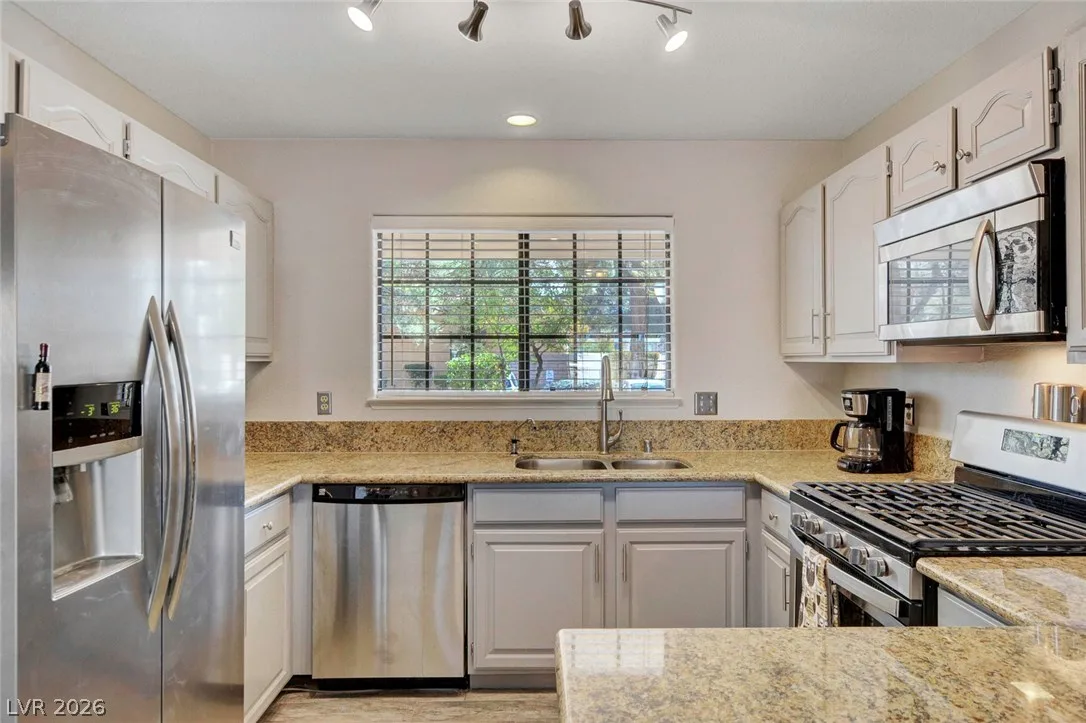 2851 VALLEY VIEW Boulevard 1016 — photo 2