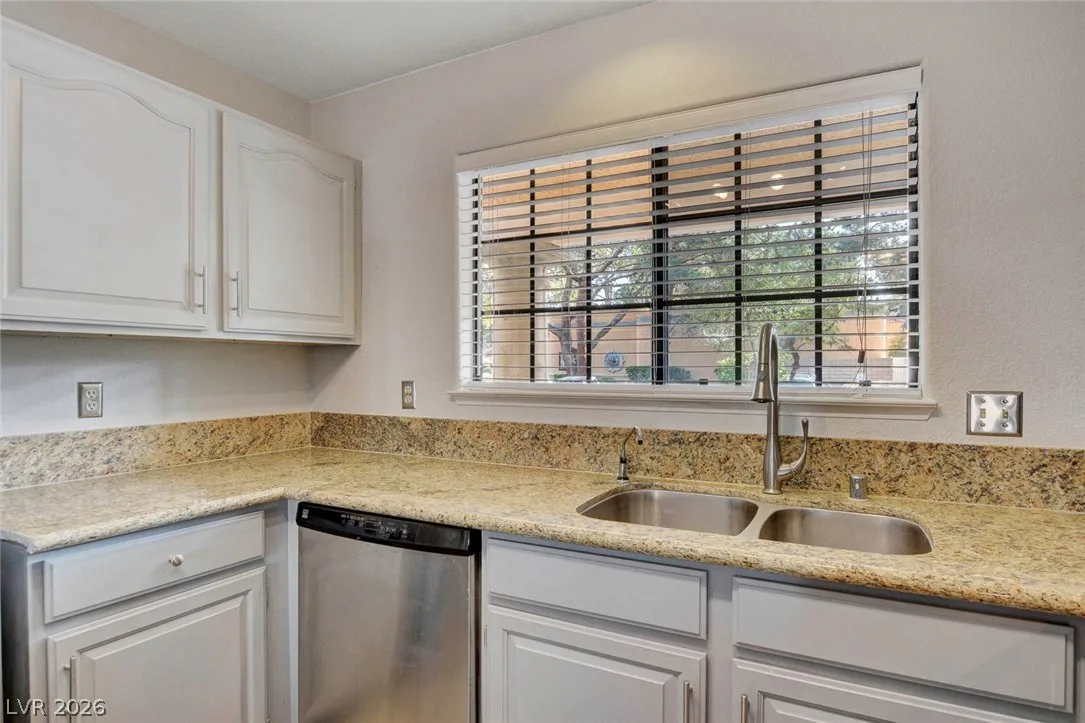 2851 VALLEY VIEW Boulevard 1016 — photo 4