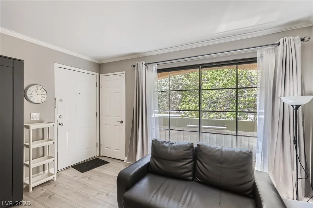 5146 South Jones Boulevard 207 — photo 3