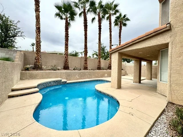 2329 Bloomington Drive — photo 2