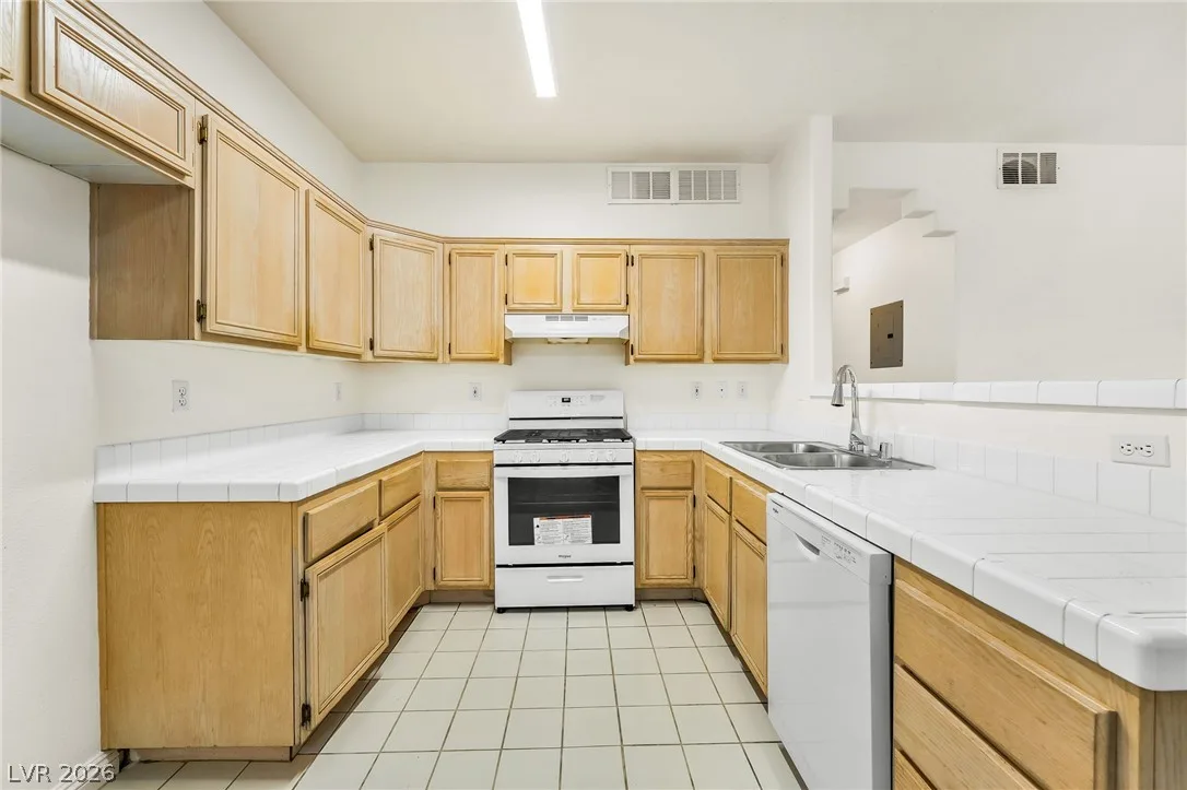 2110 Los Feliz Street 1044 — photo 5