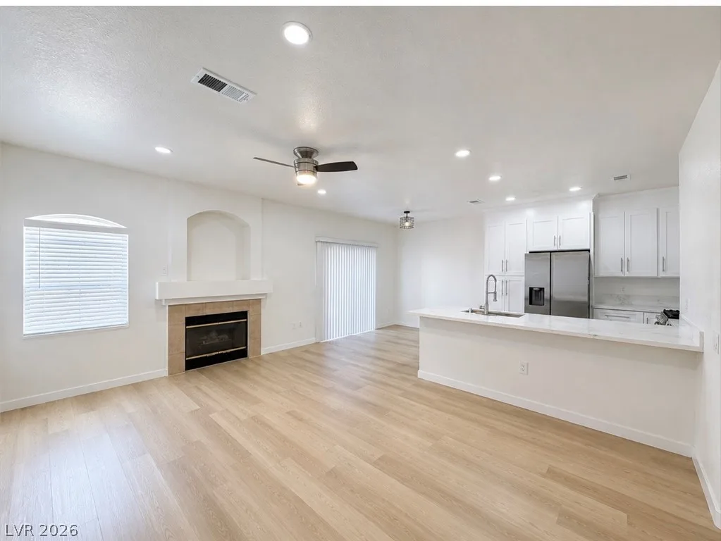 5415 West Harmon Avenue 1017 — photo 1