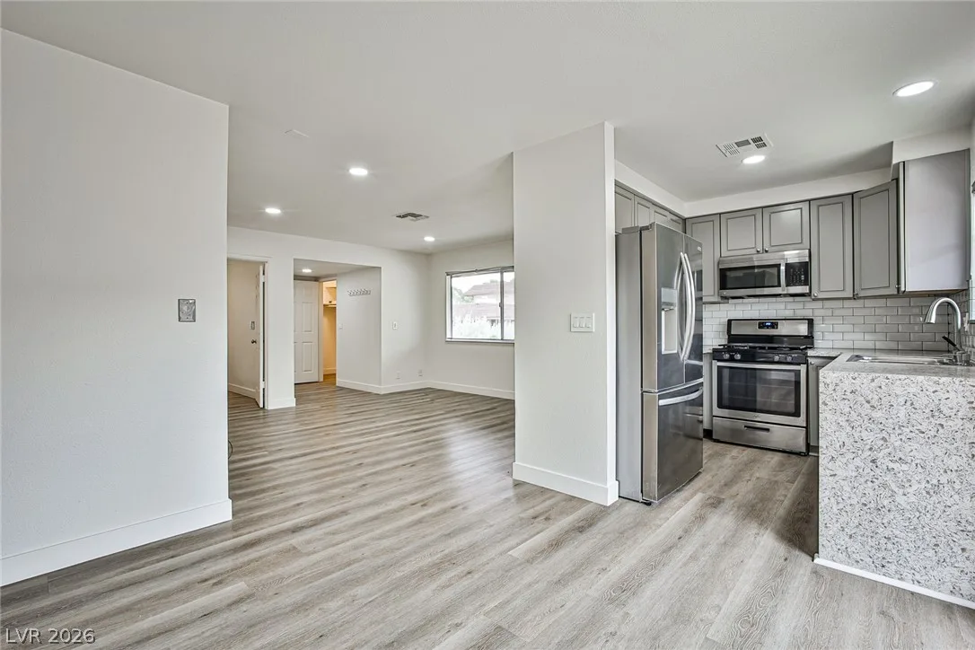 6216 Meadowhaven Lane — photo 2
