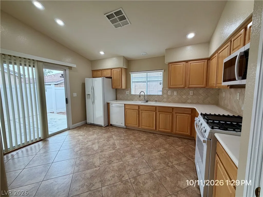 5408 Golden Barrel Avenue — photo 3
