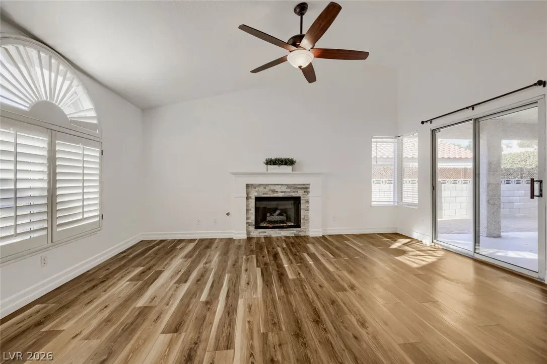2105 Fountain Springs Drive — photo 2