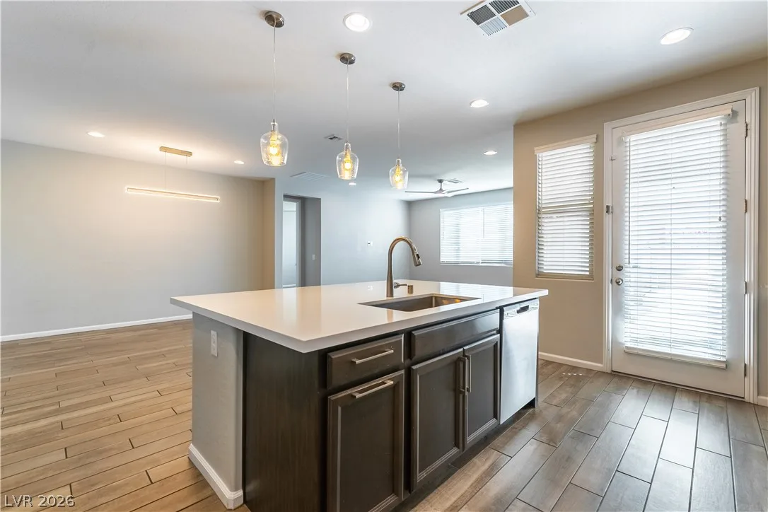 6008 Bugsy Street — photo 4