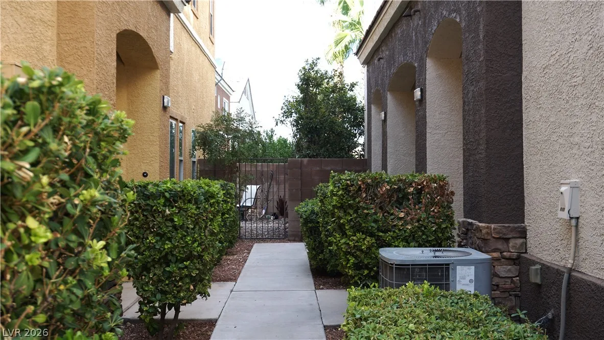 9303 Gilcrease Ave 1010 — photo 1