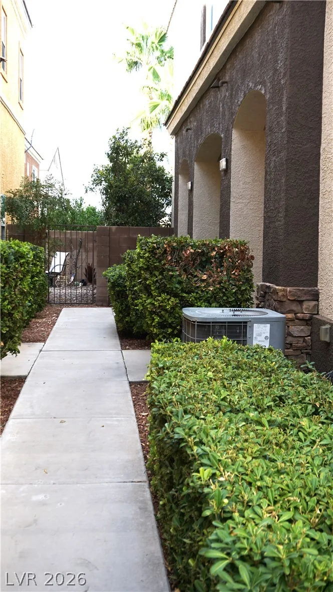 9303 Gilcrease Ave 1010 — photo 2