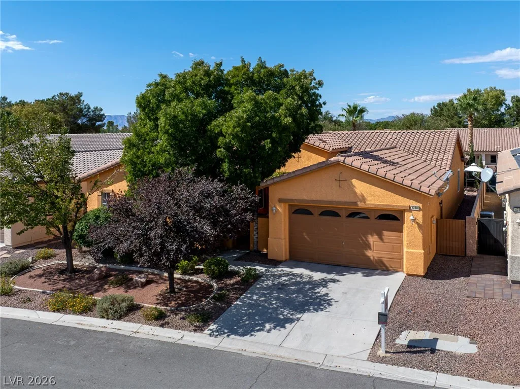 4750 Paradiso Place — photo 1