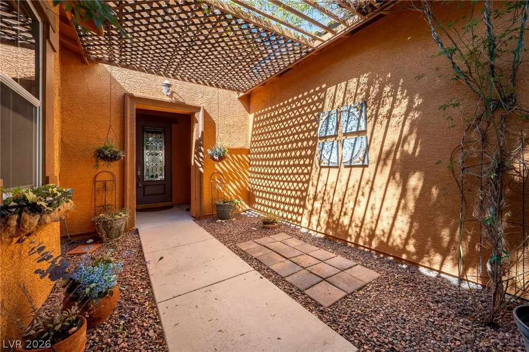 4750 Paradiso Place — photo 2