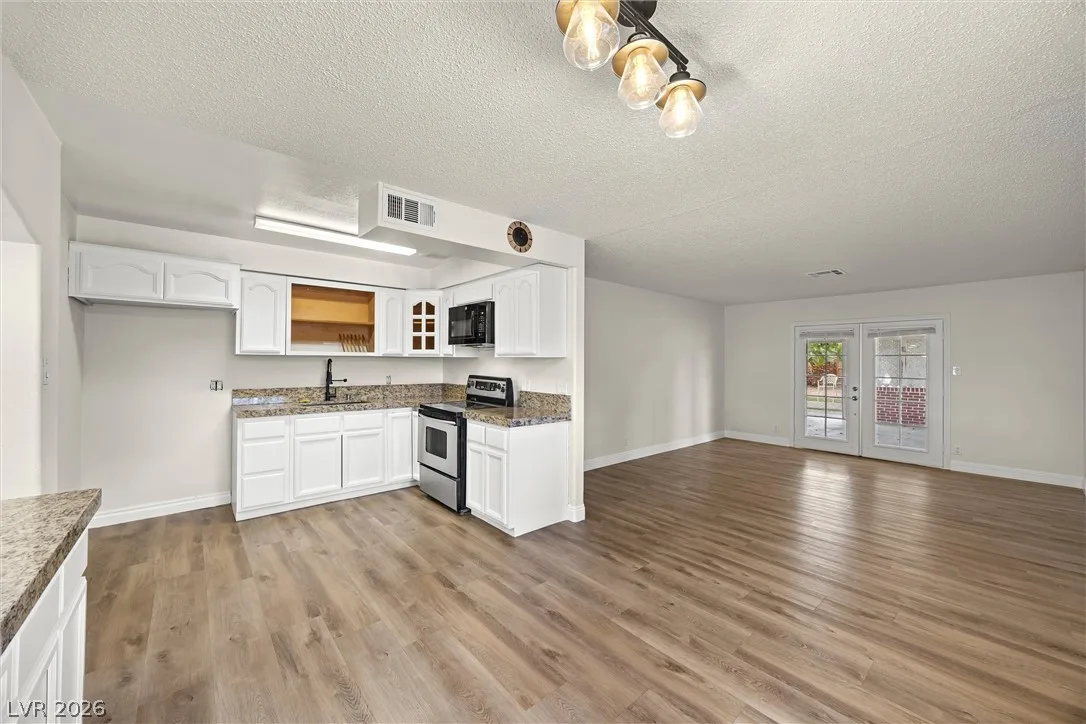 4122 Parkwood Circle — photo 3