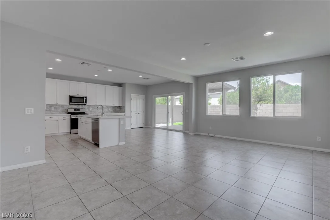114 Manzanita Falls Avenue — photo 2