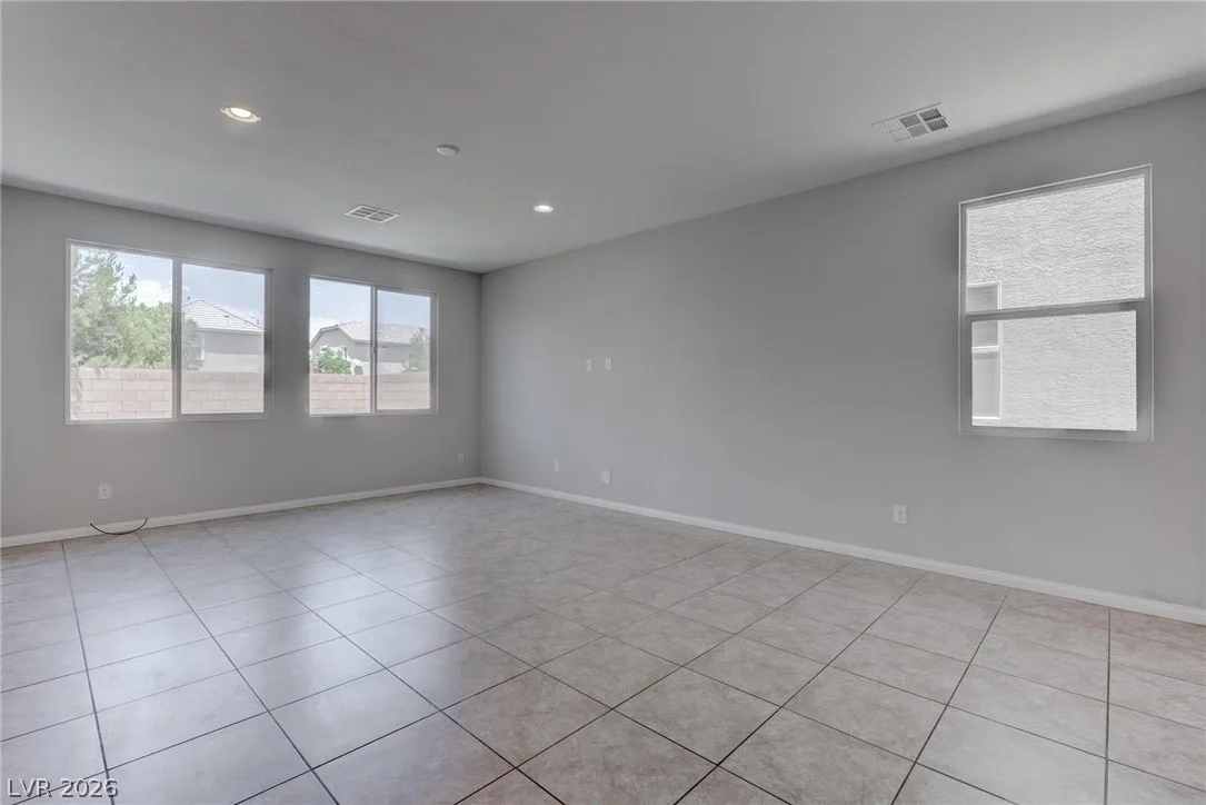 114 Manzanita Falls Avenue — photo 3