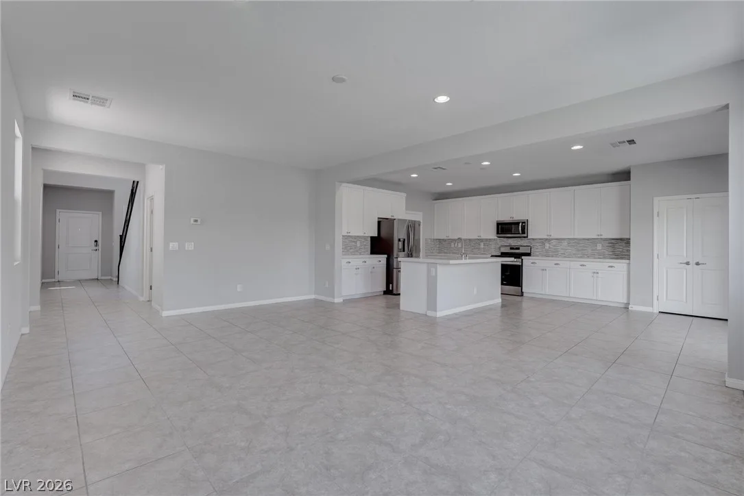 114 Manzanita Falls Avenue — photo 5