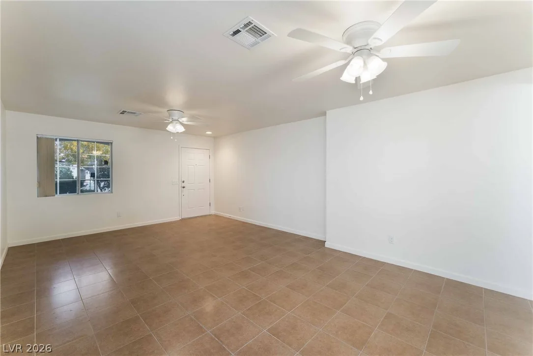 325 Searchlight Drive — photo 4