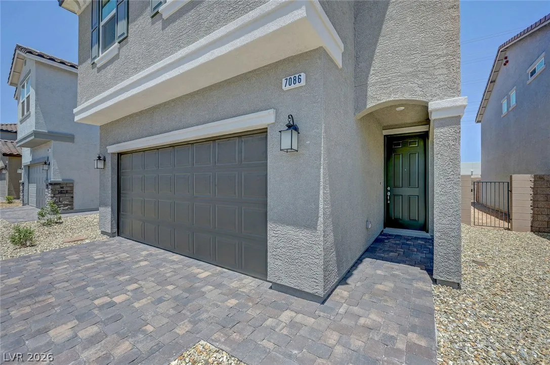 7086 Parkallen Avenue — photo 4