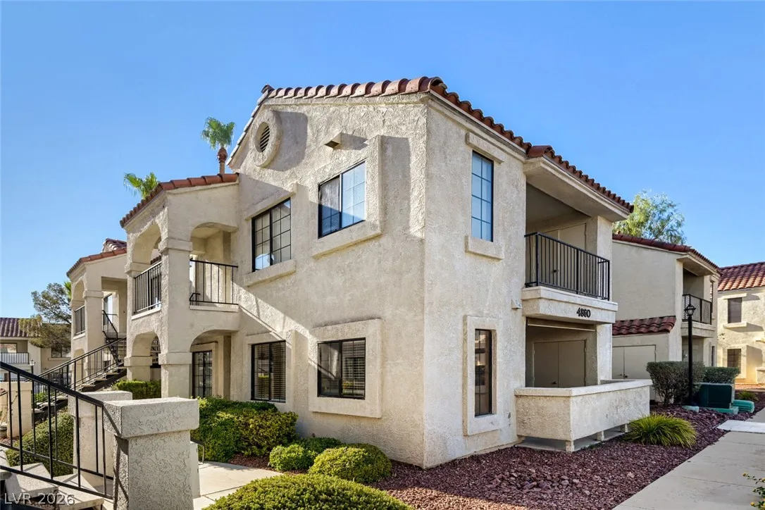 4860 Nara Vista Way 102 — photo 1