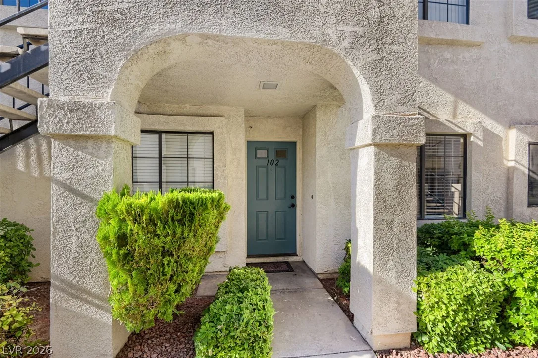 4860 Nara Vista Way 102 — photo 2