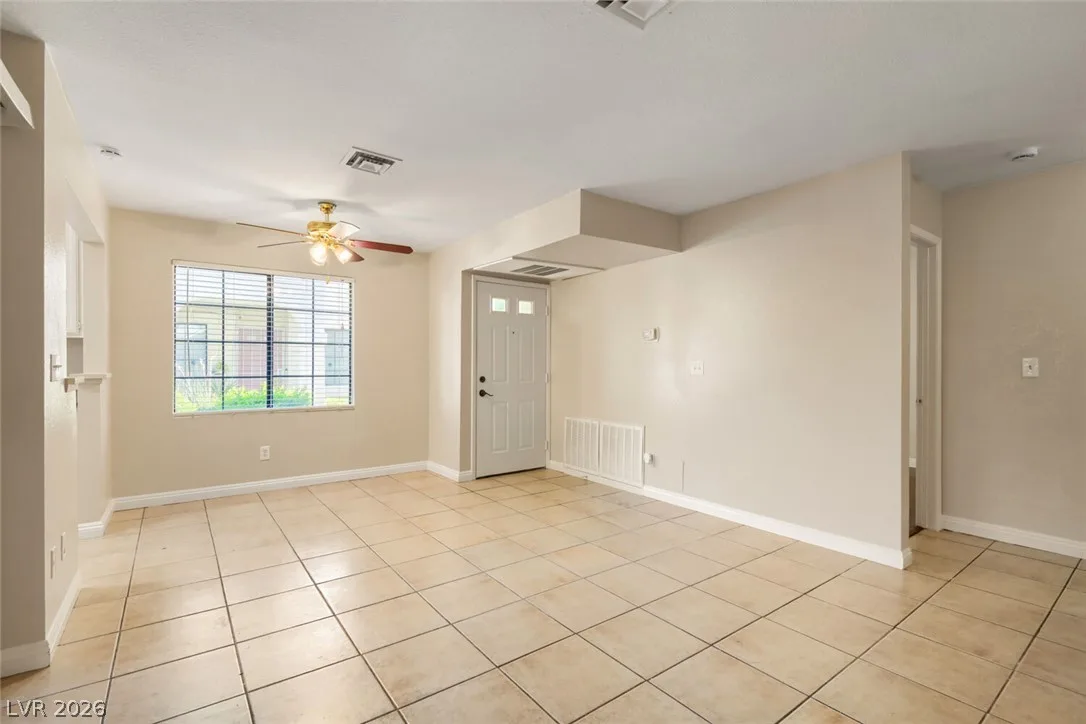 4860 Nara Vista Way 102 — photo 4