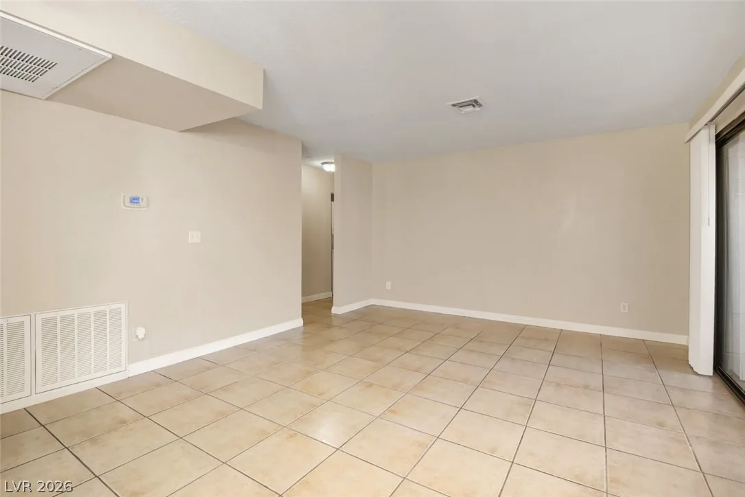 4860 Nara Vista Way 102 — photo 5