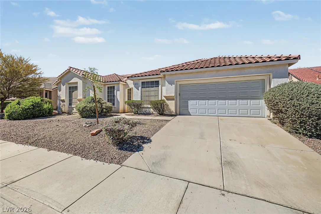 321 John Henry Drive — photo 2