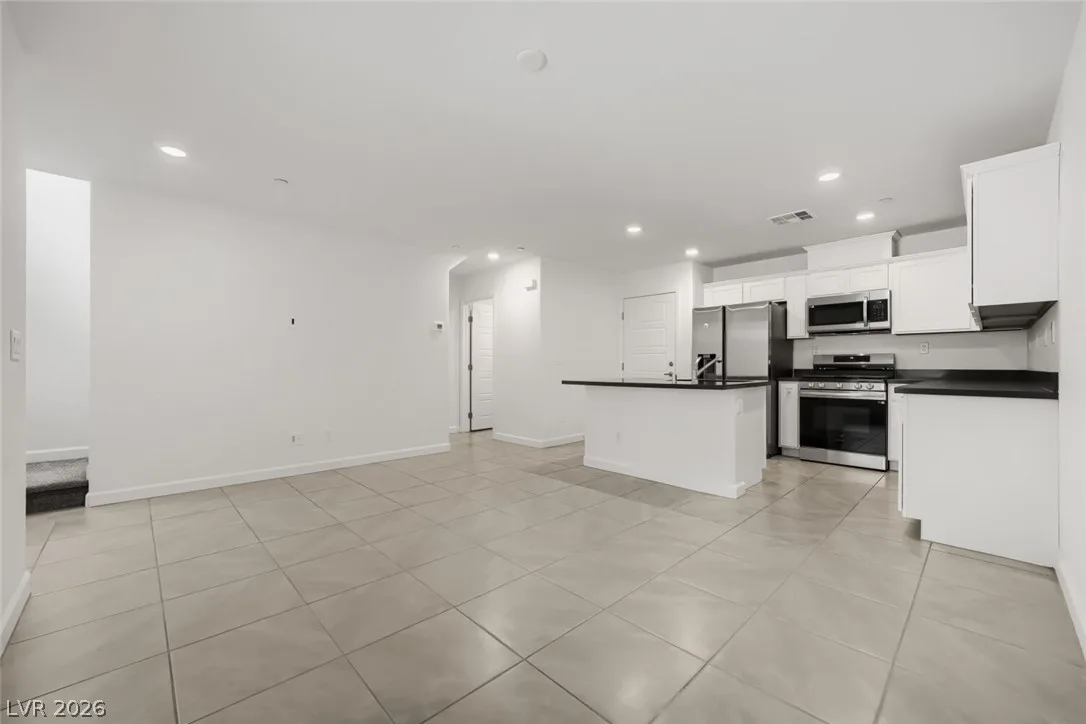 3509 Golden Chariot Avenue — photo 4