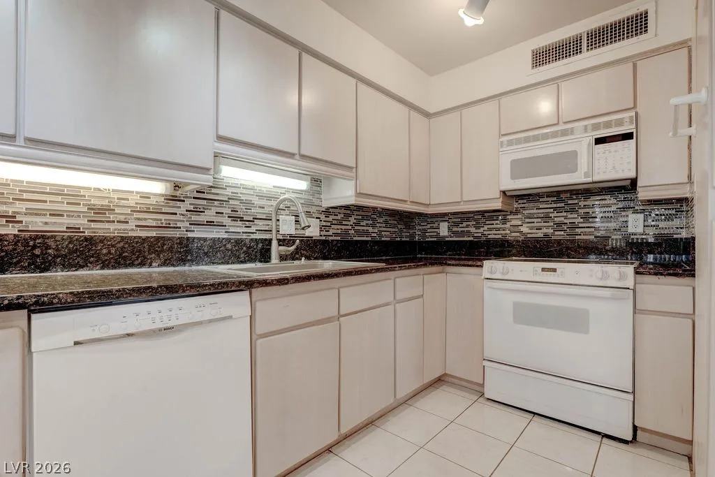 3111 Bel Air Drive 3A — photo 2