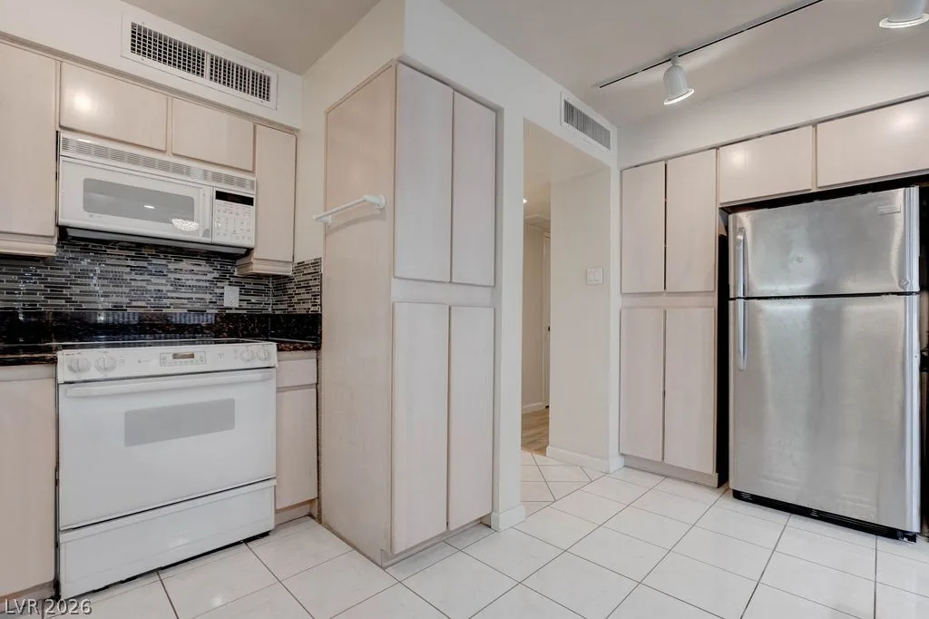 3111 Bel Air Drive 3A — photo 3
