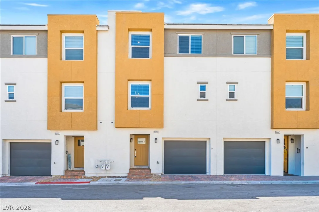 10083 Vibrant Moon Avenue — photo 1