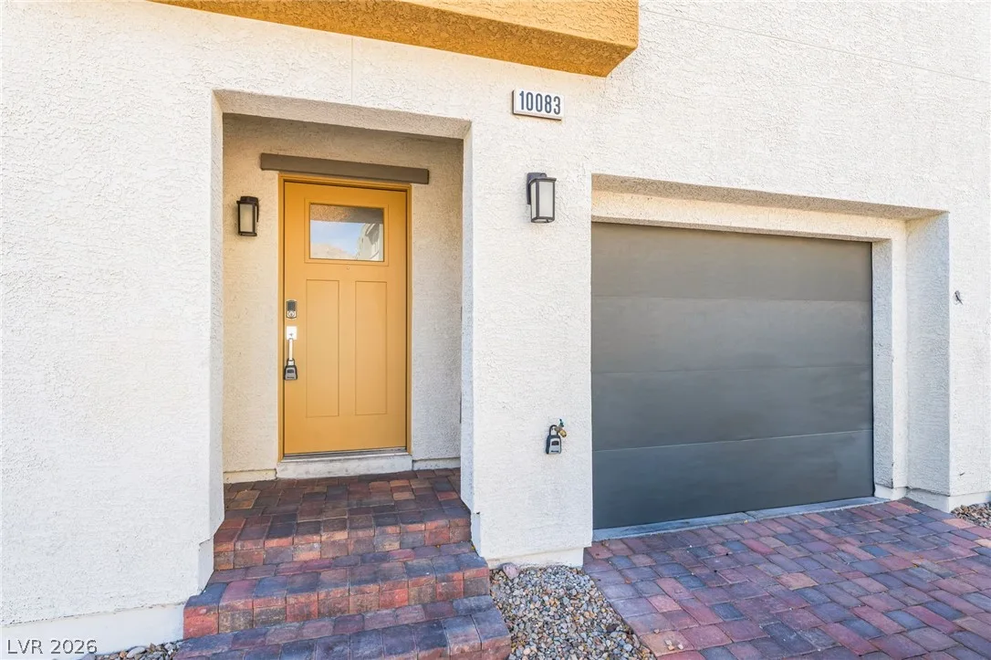 10083 Vibrant Moon Avenue — photo 2