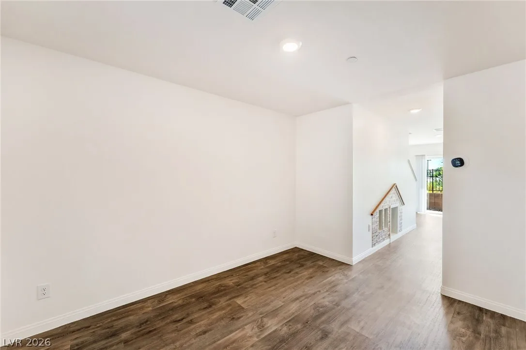 10083 Vibrant Moon Avenue — photo 3