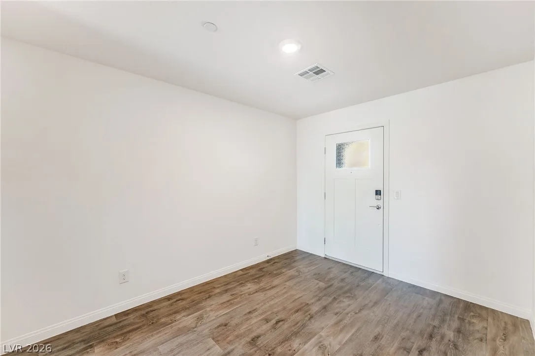 10083 Vibrant Moon Avenue — photo 4