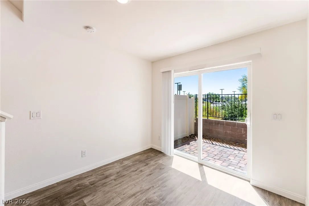10083 Vibrant Moon Avenue — photo 5