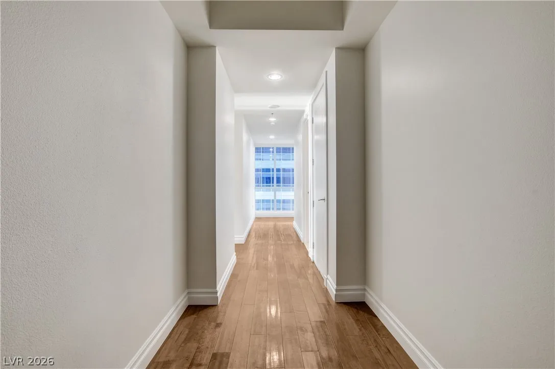 4575 DEAN MARTIN Drive 1212 — photo 2