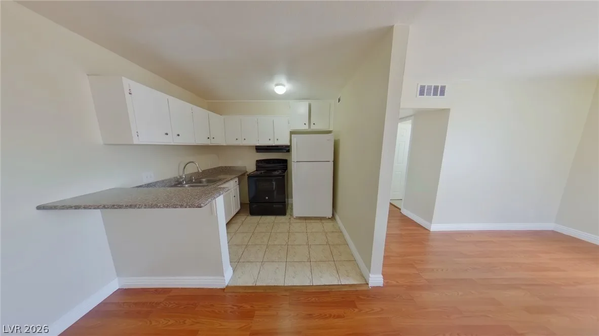 512 North Circle 4 — photo 2